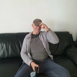 Kqi8P from Fribourg | Man | 64 years old | Cancer